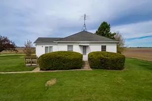 21137 Fenstermaker Rd, Sycamore, IL 60178 - Photo 5