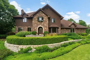 5N868 Prairie Valley Dr, Saint Charles, IL 60175 - Photo 1