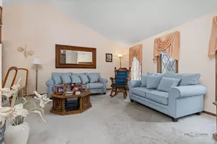1124 N Anvil Ct, Addison, IL 60101 - Photo 5