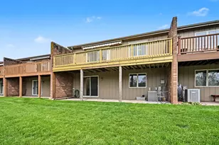 53 Village Woods Dr, Crete, IL 60417 - Photo 5