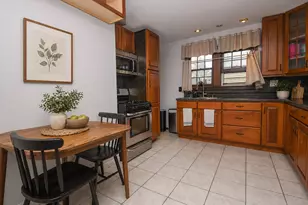 613 N Frolic Ave, Waukegan, IL 60085 - Photo 9