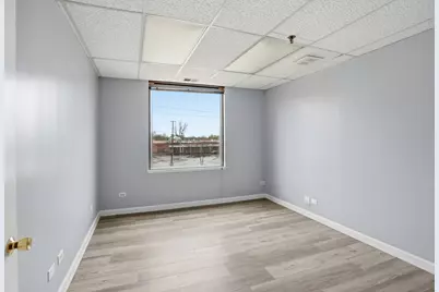 2071 Irving Park Road, Hanover Park, IL 60133 - Photo 11