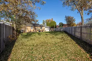 1913 Milton Ave, Northbrook, IL 60062 - Photo 25