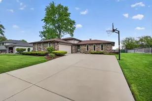 106 N Brookshore Dr, Shorewood, IL 60404 - Photo 1