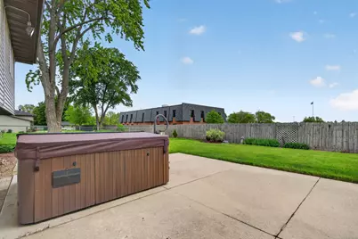 106 N Brookshore Drive, Shorewood, IL 60404 - Photo 19