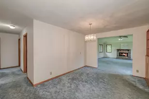 402 N First St, Elburn, IL 60119 - Photo 7