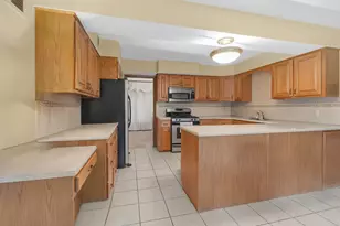 6313 Tamiami Dr, Downers Grove, IL 60516 - Photo 7