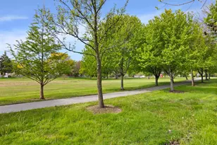 321 Ashwood Dr, Schaumburg, IL 60193 - Photo 25