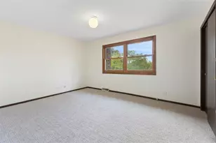 321 Ashwood Dr, Schaumburg, IL 60193 - Photo 17