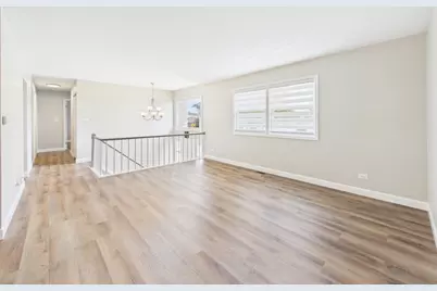 4360 Mumford Drive, Hoffman Estates, IL 60192 - Photo 7