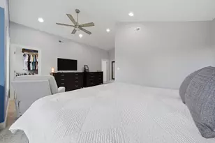 10617 S Whipple St, Chicago, IL 60655 - Photo 13