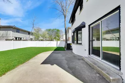 6850 Latrobe Avenue, Skokie, IL 60077 - Photo 35