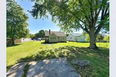 426 S Locust Street, Flora, IL 62839 - Photo 51