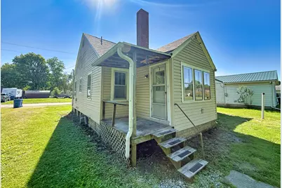 426 S Locust Street, Flora, IL 62839 - Photo 7