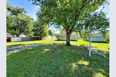 426 S Locust Street, Flora, IL 62839 - Photo 53