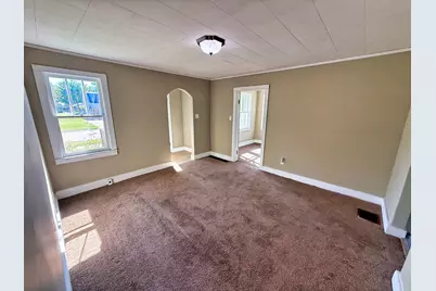 426 S Locust Street, Flora, IL 62839 - Photo 5