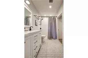 343 W Old Town Ct, Chicago, IL 60610 - Photo 9