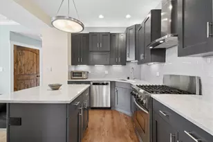 1328 W Bryn Mawr Ave, Chicago, IL 60660 - Photo 15