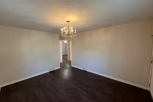 936 Russell Pl, Mundelein, IL 60060 - Photo 7