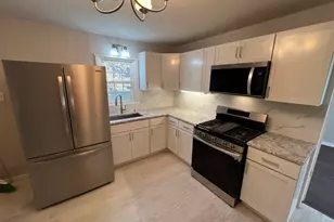 936 Russell Pl, Mundelein, IL 60060 - Photo 5