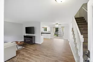 9 Chaucer Ln, Streamwood, IL 60107 - Photo 3