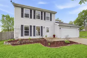 9 Chaucer Ln, Streamwood, IL 60107 - Photo 1