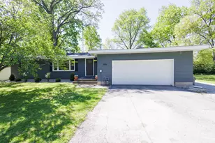 6186 E 260S Rd, Saint Anne, IL 60964 - Photo 1