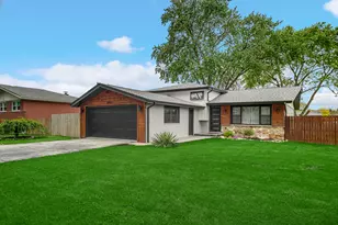 10324 S 81st Ave, Palos Hills, IL 60465 - Photo 1
