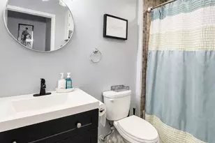 1033 W 14th Pl, Chicago, IL 60608 - Photo 9