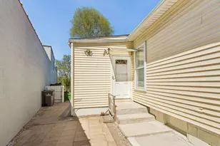 700 Villa St, Elgin, IL 60120 - Photo 17