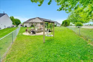 523 Iona Ln, Harvard, IL 60033 - Photo 3