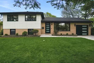 1602 W Willow Ln, Mount Prospect, IL 60056 - Photo 1