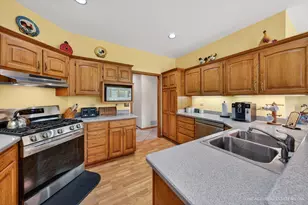 6911 Prairie Dr, Spring Grove, IL 60081 - Photo 11