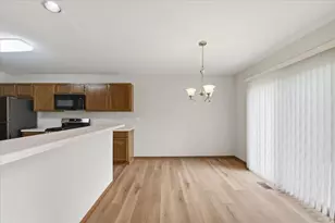 645 Lancaster Cir, Elgin, IL 60123 - Photo 9