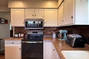 608 Greenridge Dr, Sterling, IL 61081 - Photo 13
