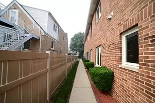 5805 W Eddy St, Chicago, IL 60634 - Photo 13