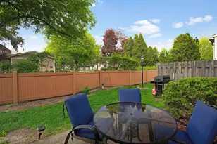 404 Bluebird Ln, Deerfield, IL 60015 - Photo 19