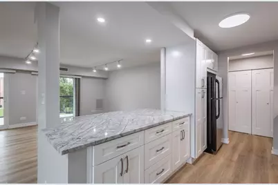 1415 E Central Road #315B, Arlington Heights, IL 60005 - Photo 9