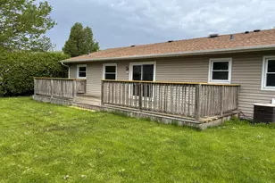 565 Gateshead Ave S, Elk Grove Village, IL 60007 - Photo 3