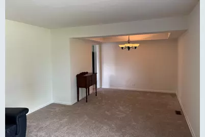 565 Gateshead Avenue S, Elk Grove Village, IL 60007 - Photo 9