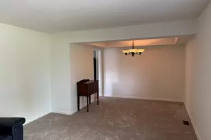 565 Gateshead Ave S, Elk Grove Village, IL 60007 - Photo 9