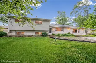 1011 W Wildwood Dr, Prospect Heights, IL 60070 - Photo 1