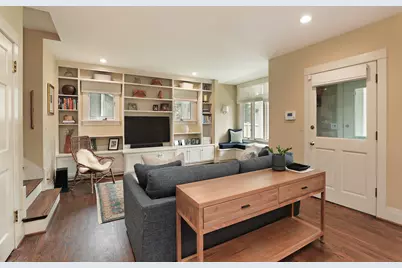925 Elmwood Avenue, Evanston, IL 60202 - Photo 9