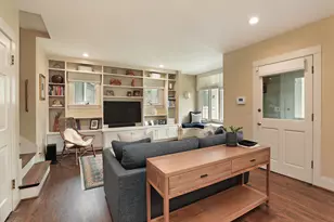 925 Elmwood Ave, Evanston, IL 60202 - Photo 9