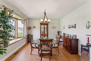 384 E Montrose Ave, Wood Dale, IL 60191 - Photo 7