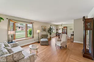 384 E Montrose Ave, Wood Dale, IL 60191 - Photo 5