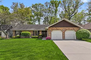 384 E Montrose Ave, Wood Dale, IL 60191 - Photo 1