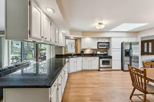 384 E Montrose Ave, Wood Dale, IL 60191 - Photo 13