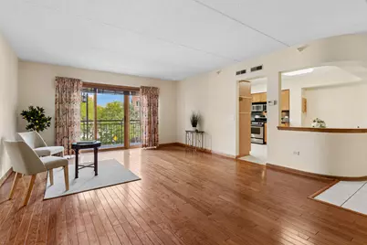 650 S River Road #301, Des Plaines, IL 60016 - Photo 5