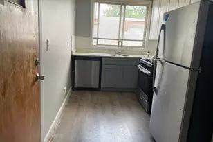 2245 W Farwell Ave, Chicago, IL 60645 - Photo 7